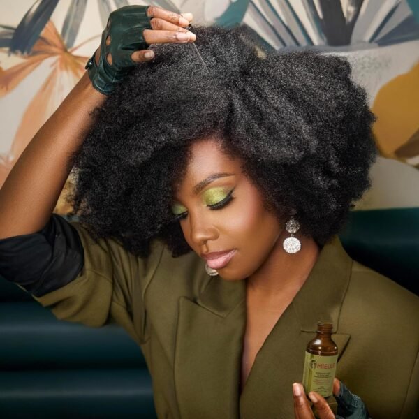 Mielle Organics Rosemary & Mint Hair Oil - Strengthening Biotin Oil Infused Frizzy & Damaged Hair Care - Split Ends & Dry Scalp Treatment to Support Longer, Healthier Strands, 2oz